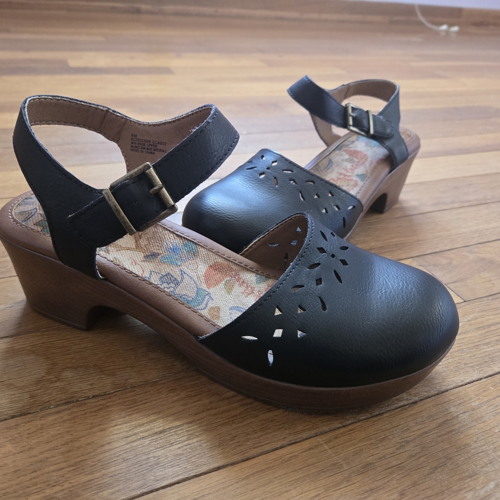 Women's Black Leather Sandals By B.O.C.